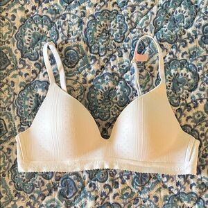 Victoria's Secret T-Shirt Lightly Lined Wireless White Pointelle Lounge Bra